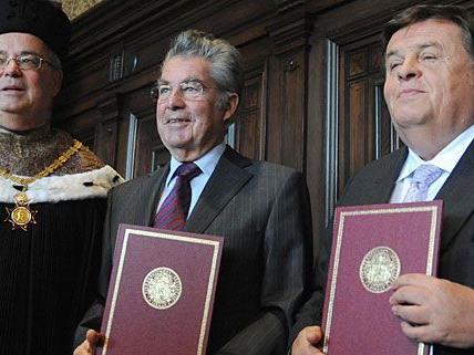 Bundespräsident Heinz Fischer erhielt eine besondere Auszeichnung der Uni Wien