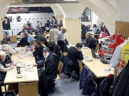 In der Wiener Gruft finden Obdachlose seit 25 Jahren ein Dach überm Kopf und eine warme Mahlzeit In der Wiener Gruft finden Obdachlose seit 25 Jahren ein Dach überm Kopf und eine warme Mahlzeit
