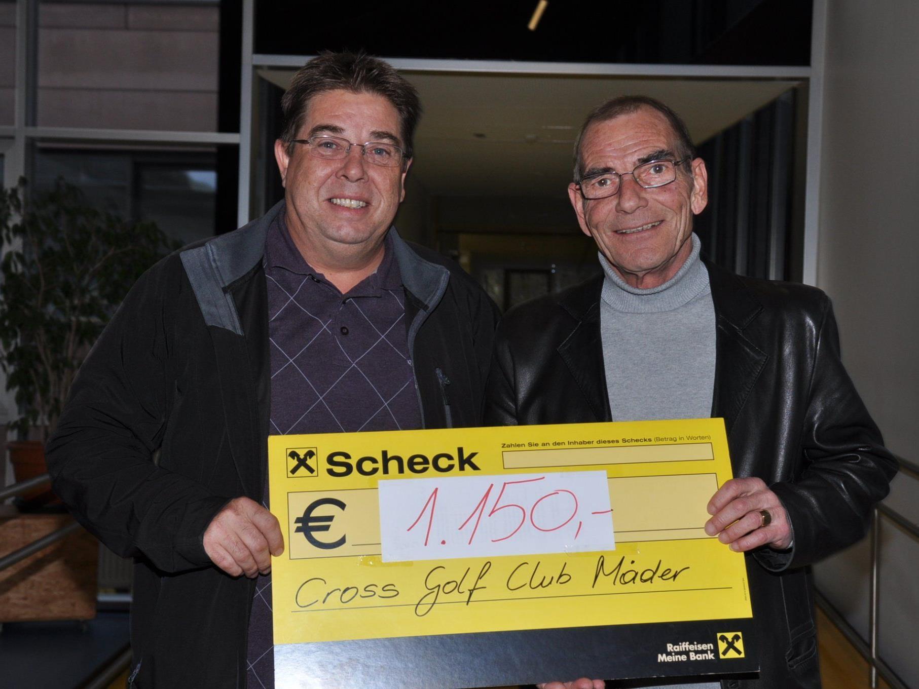 Mit 1.150 Euro unterstützte der Cross Golf Club Mäder das Schulheim.