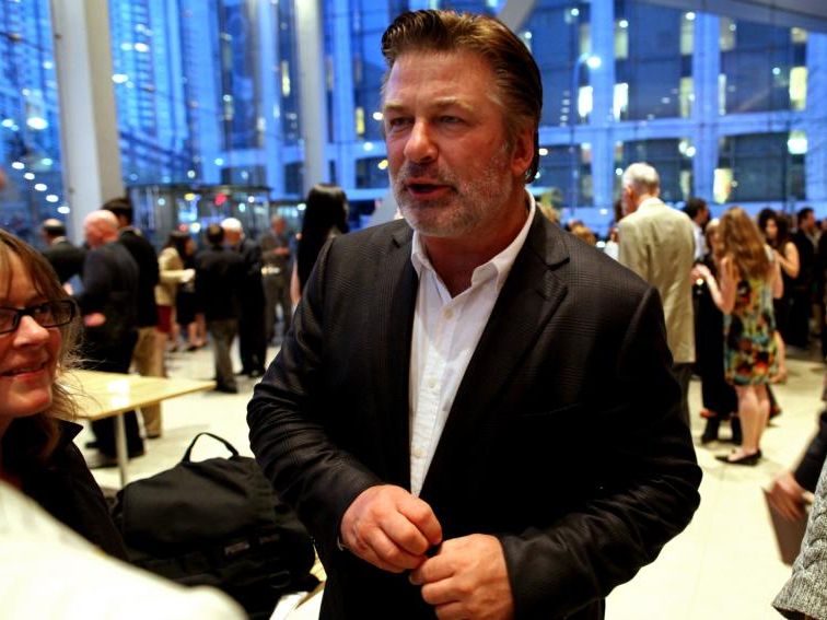 Alec Baldwin wird von Mitarbeitern der Fluggesellschaft 'American Airlines' sehr schlechtes Benehmen vorgeworfen. Alec Baldwin wird von Mitarbeitern der Fluggesellschaft 'American Airlines' sehr schlechtes Benehmen vorgeworfen.