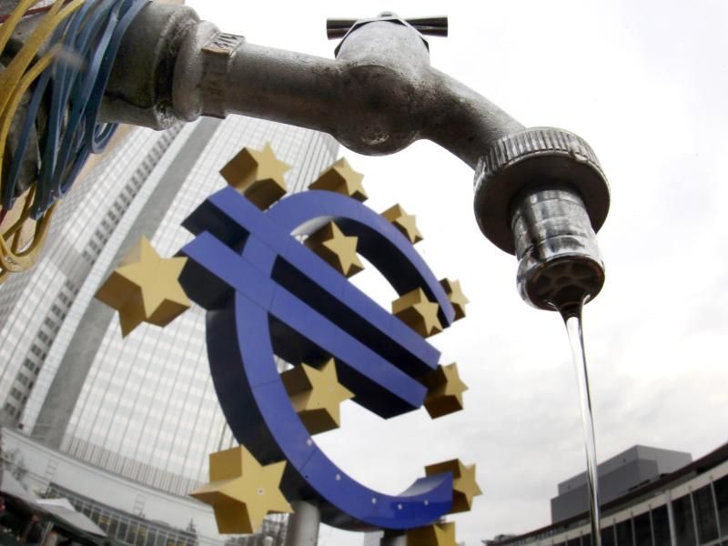 Eskalierende Schuldenkrise und Polit-Ungewissheit setzen Notenbank unter Druck Eskalierende Schuldenkrise und Polit-Ungewissheit setzen Notenbank unter Druck
