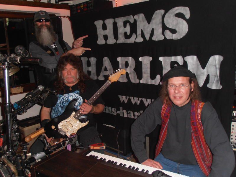 Wolfgang Hartl alias „Langa“ stellte zu einem etwas anderen Adventkonzert „Hems Harlem“ vor. Wolfgang Hartl alias „Langa“ stellte zu einem etwas anderen Adventkonzert „Hems Harlem“ vor.