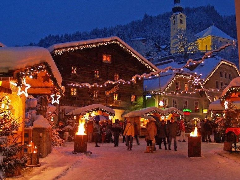 Wir in Österreich kennen die Perchten, aber was macht der Rest der Welt zu Weihnachten? Wir in Österreich kennen die Perchten, aber was macht der Rest der Welt zu Weihnachten?