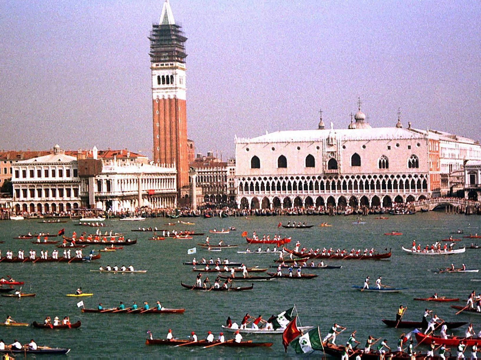 Venedig fürchtet Invasion zu Wasser.