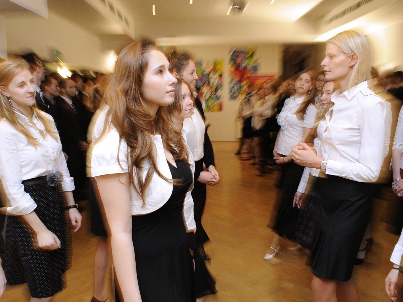 Opernball 2012: Die Debütanten probten am Sonntag zum ersten Mal. Opernball 2012: Die Debütanten probten am Sonntag zum ersten Mal.