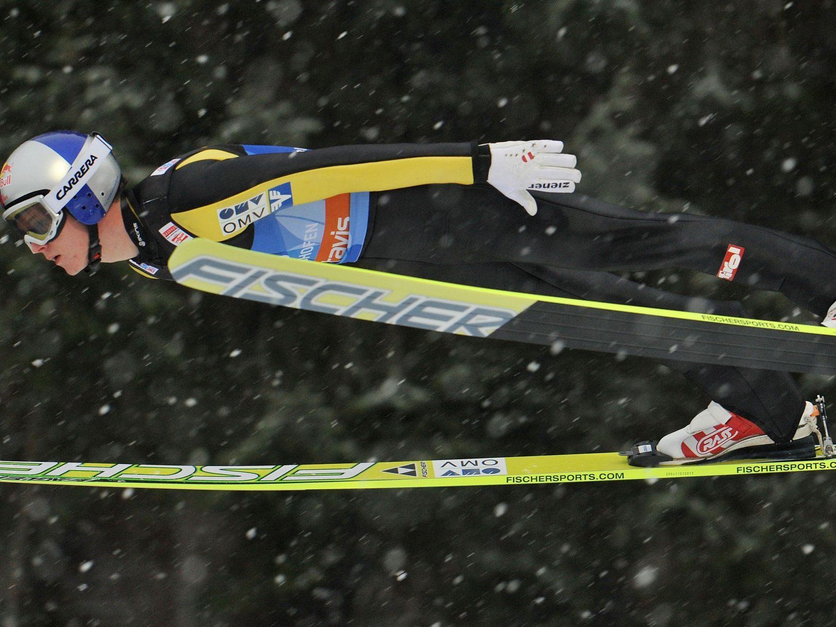 Thomas Morgenstern gewinnt in Bischofshofen und Gregor Schlierenzauer holt den Tournee-Gesamtsieg. Thomas Morgenstern gewinnt in Bischofshofen und Gregor Schlierenzauer holt den Tournee-Gesamtsieg.