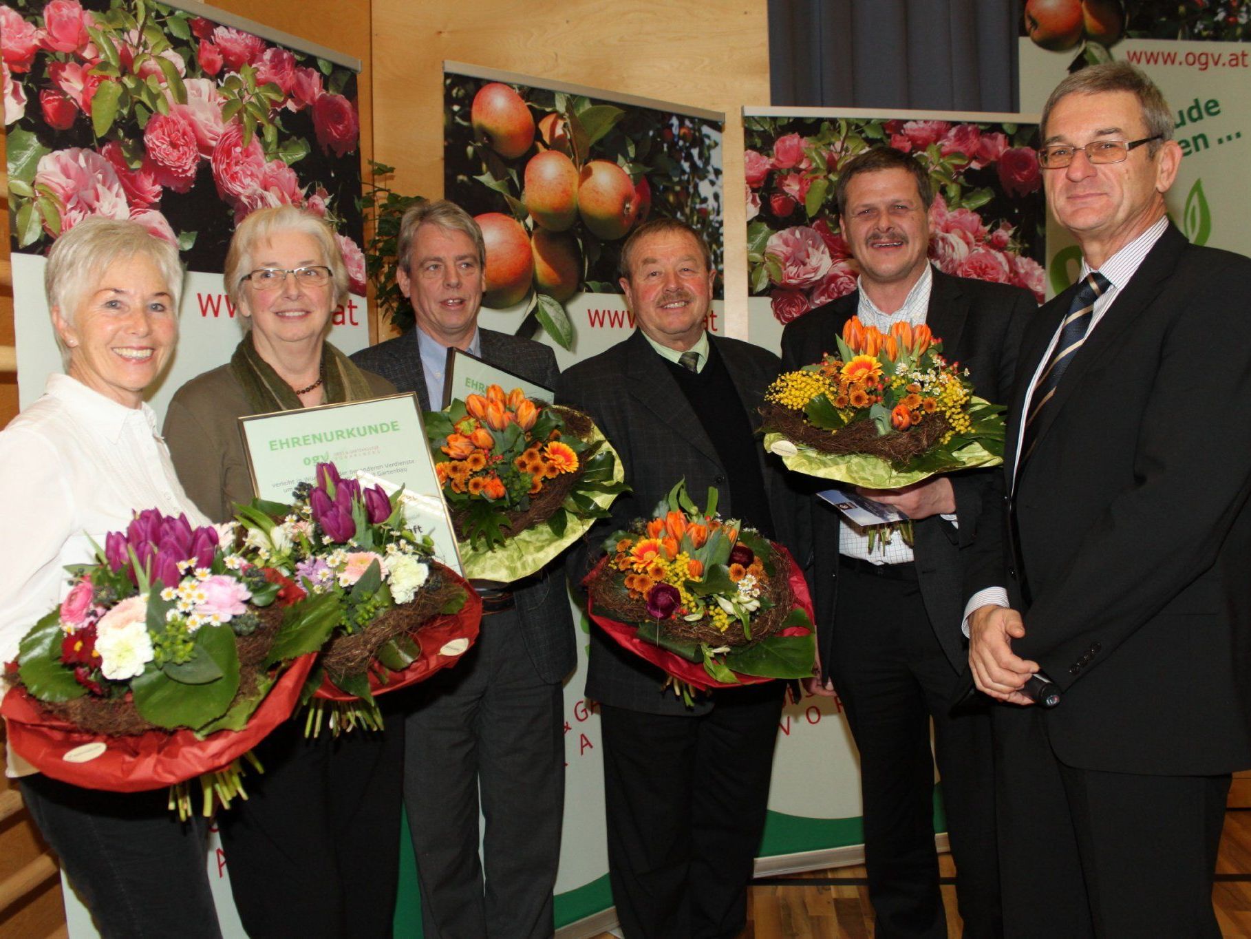 Ehrungen: Erika Nägele, H. Hertnagel, P. Allgäuer, G. Bechter, P.K. Gmeiner und Obmann N. Carotta Ehrungen: Erika Nägele, H. Hertnagel, P. Allgäuer, G. Bechter, P.K. Gmeiner und Obmann N. Carotta