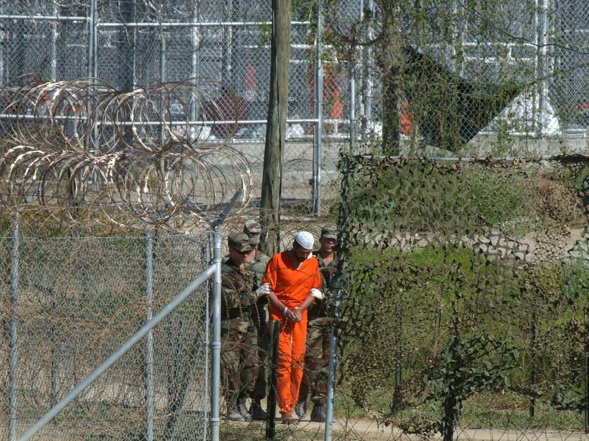 171 Gefangene sind erzeit in Guantanamo untergebracht (Bild von 20002).