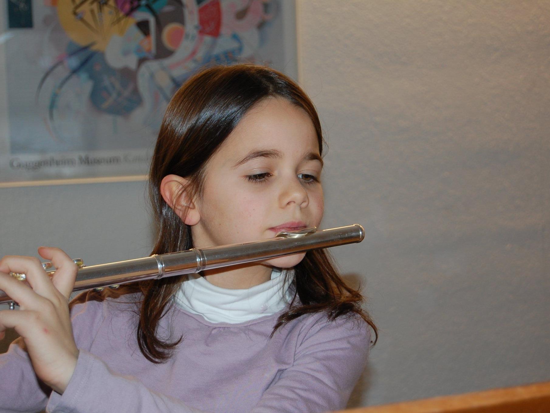 Junge FlötenkünstlerInnen wie Sophia werden im Februar zu hören sein.