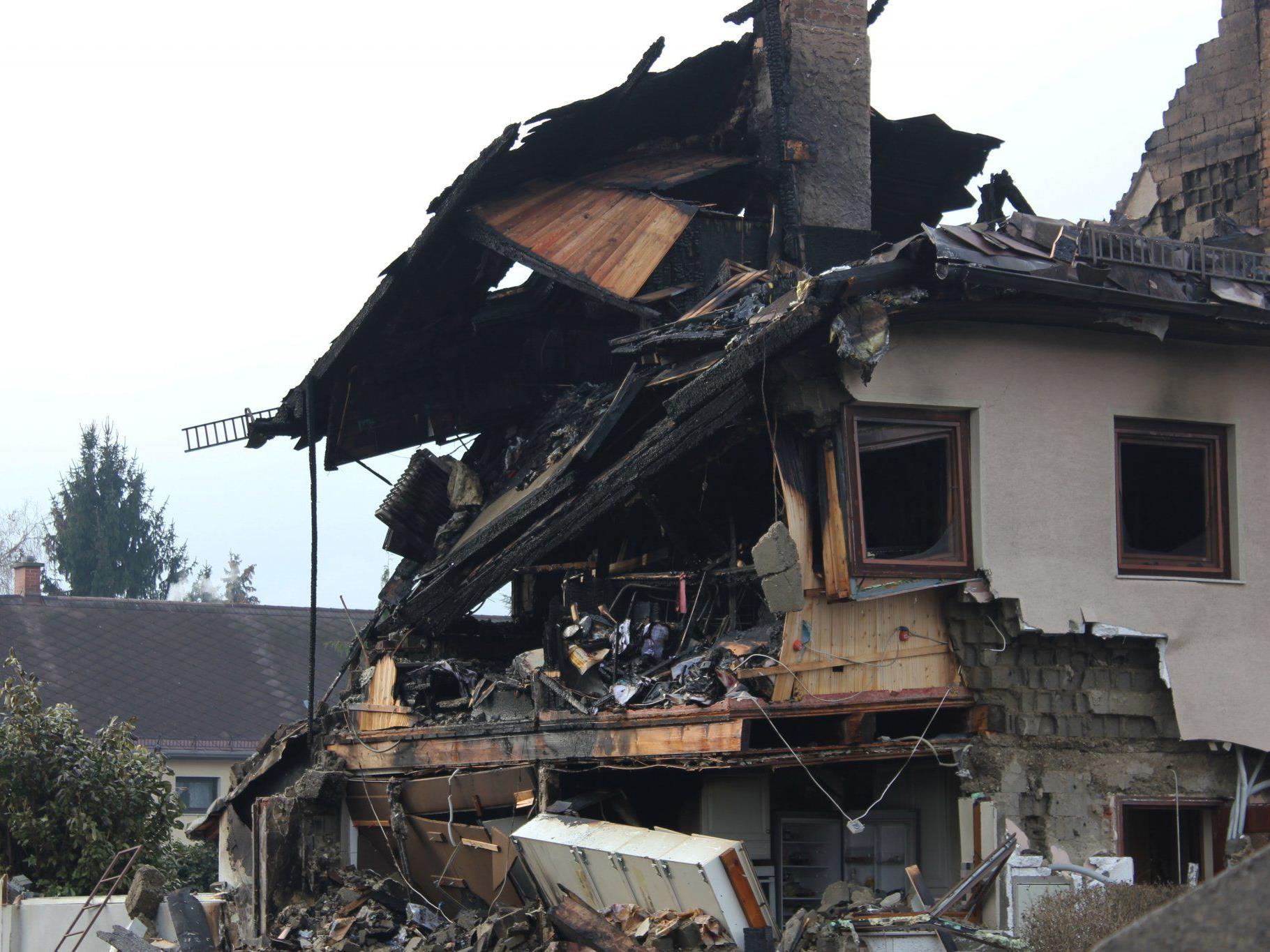 Eine abbruchreife Ruine blieb nach der Gasexplosion am Samstag, 31. Dezember, zurück.