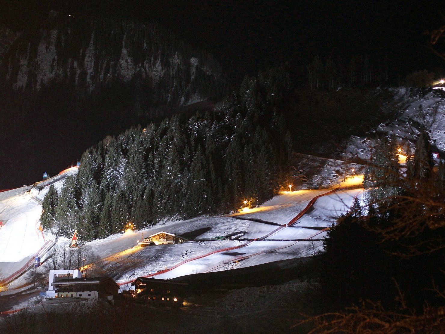 Noch herrscht in Kitzbühel Ruhe vor dem großen Ansturm.