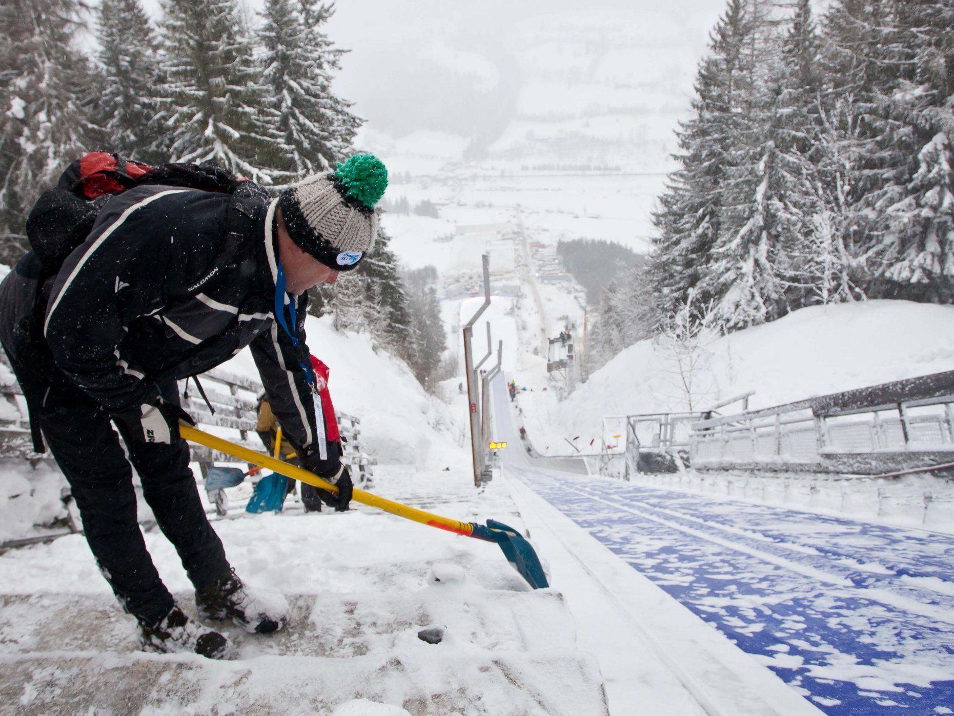 Das Training und die Qualifikation für das Skifliegen am Kulm mussten am Freitag wegen Wind abgesagt werden. Das Training und die Qualifikation für das Skifliegen am Kulm mussten am Freitag wegen Wind abgesagt werden.