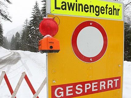 Viele Skiurlauber sehen sich bei der Heimreise nach Wien Straßensperren gegenüber