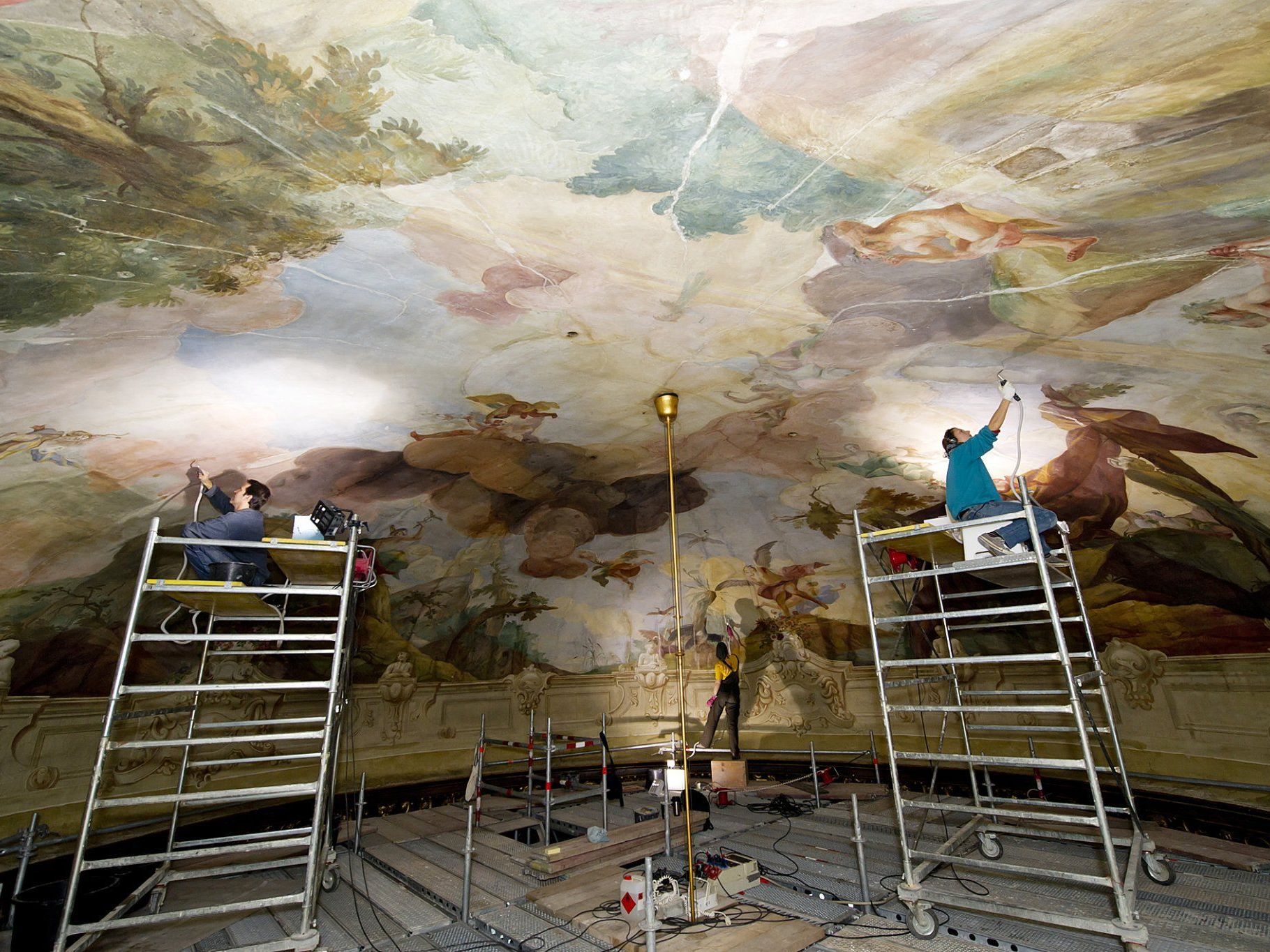Neuer Farbe, alter Glanz für das Kaiserpavillon im Tiergarten Schönbrunn. Neuer Farbe, alter Glanz für das Kaiserpavillon im Tiergarten Schönbrunn.