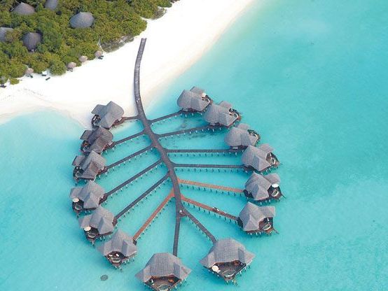 Die Luxus-Resorts sind legendär – es gibt aber auch die "normalen" Inseln der Einheimischen Die Luxus-Resorts sind legendär – es gibt aber auch die "normalen" Inseln der Einheimischen