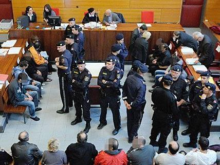 Zum gleichen Fall standen in Eisenstadt bereits 19 andere Männer vor Gericht