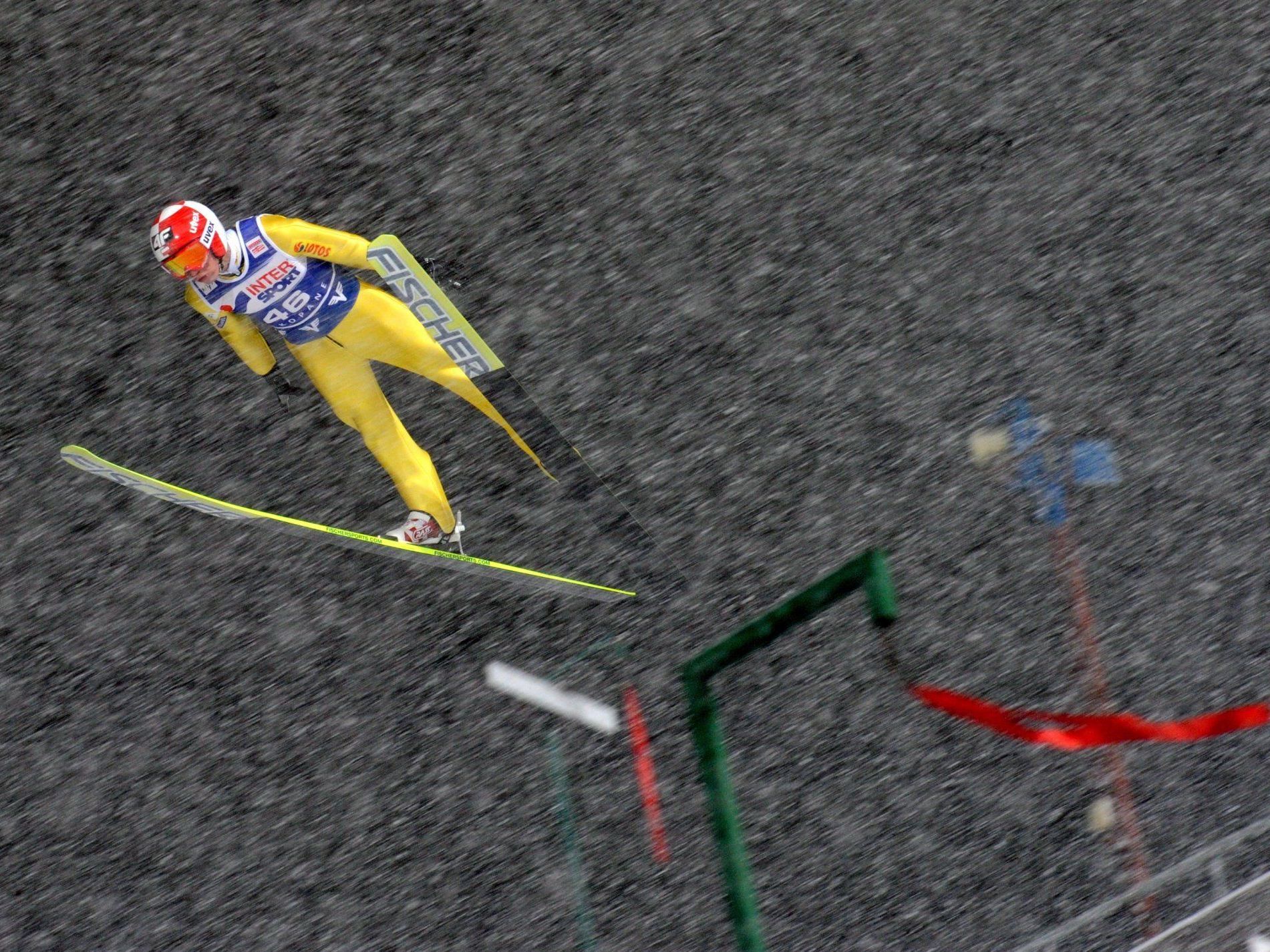 Kamil Stoch segelt zu seinem Heimsieg in Zakopane. Kamil Stoch segelt zu seinem Heimsieg in Zakopane.