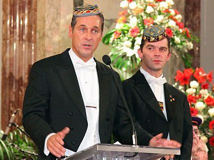 Beim WKR-Ball ließ H. C. Strache mit drastischen Vergleichen zum Thema Juden aufhorchen Beim WKR-Ball ließ H. C. Strache mit drastischen Vergleichen zum Thema Juden aufhorchen