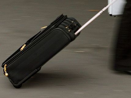 Der Ladendieb von Mödling brachte einen Trolley mit, den er mit Parfüm füllte Der Ladendieb von Mödling brachte einen Trolley mit, den er mit Parfüm füllte