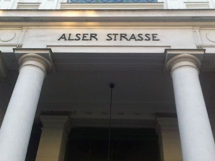 Der Geruch des Brandes haftet der Station Alserstraße auch am Dienstag noch an. Der Geruch des Brandes haftet der Station Alserstraße auch am Dienstag noch an.