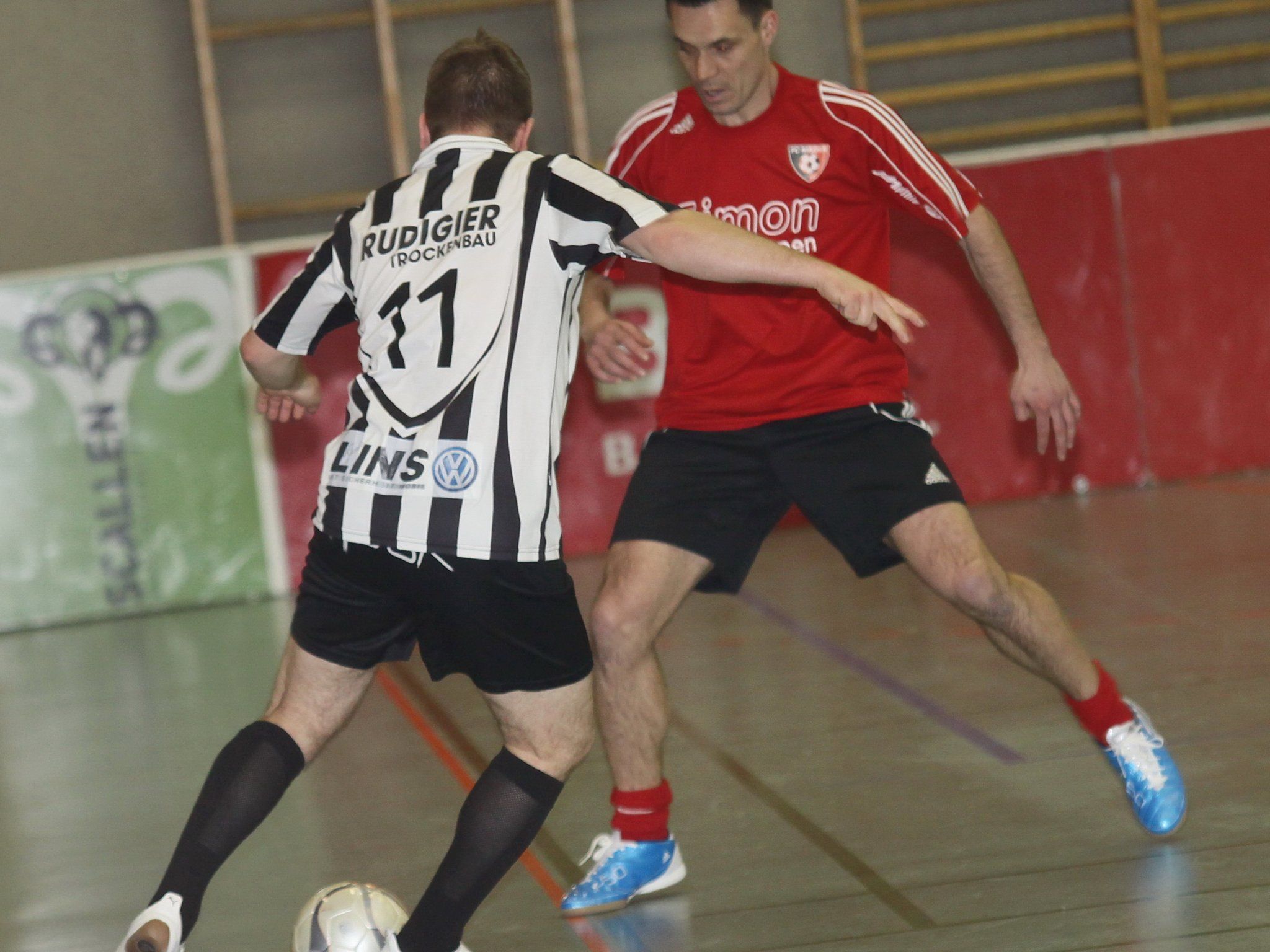 Simon Installationen FC Mäder mit Gastspieler Loki Topduman spielt am Montag. Simon Installationen FC Mäder mit Gastspieler Loki Topduman spielt am Montag.