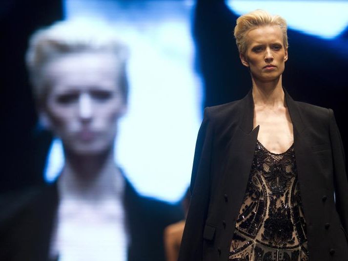 Unkomplizierte Kurzhaartrends von Cavalli bringen die Achtziger zurück. Unkomplizierte Kurzhaartrends von Cavalli bringen die Achtziger zurück.