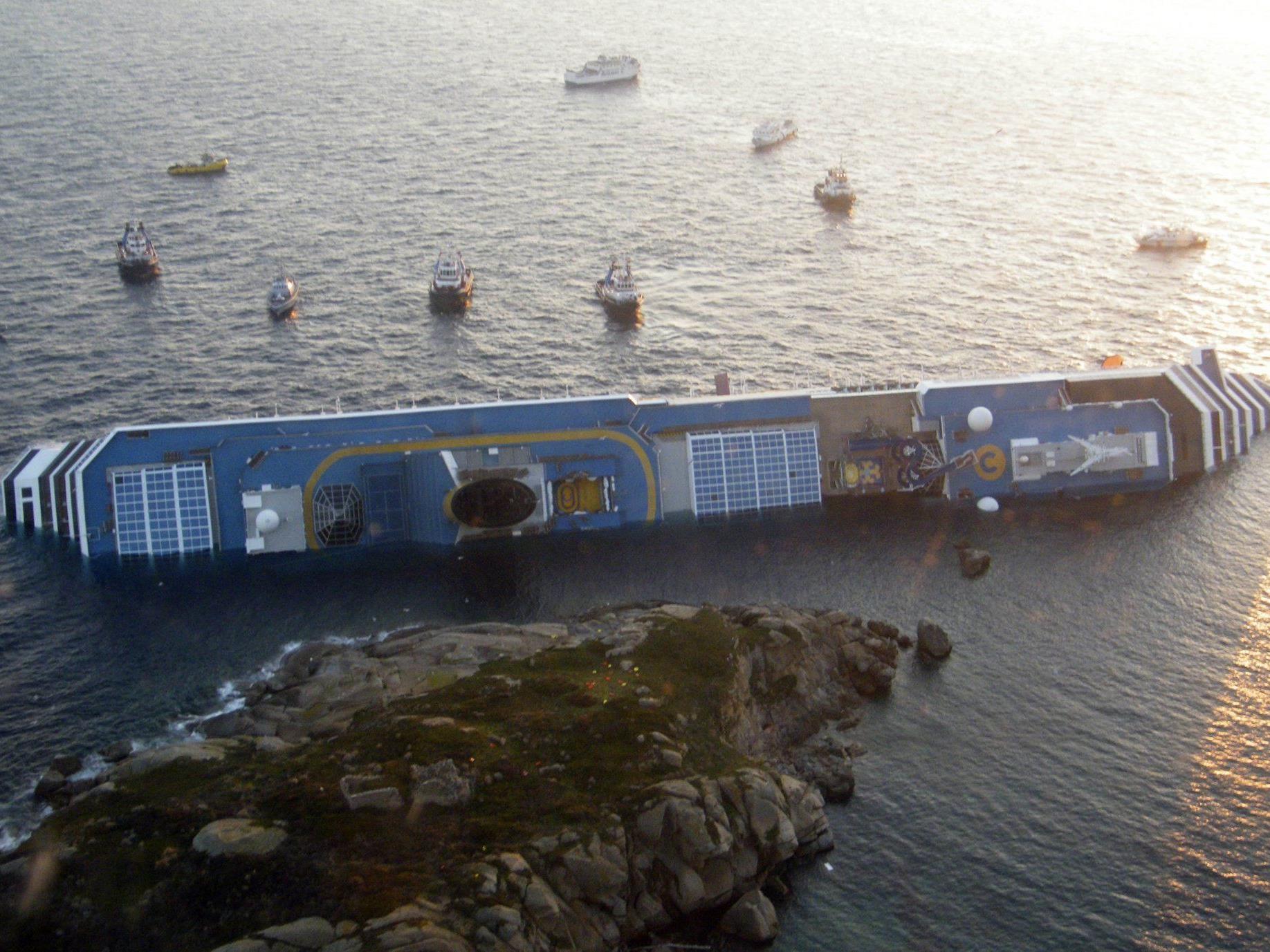 Die "Costa Concordia" fuhr auf einen Felsen auf und kenterte vor der toscanischen Küste.