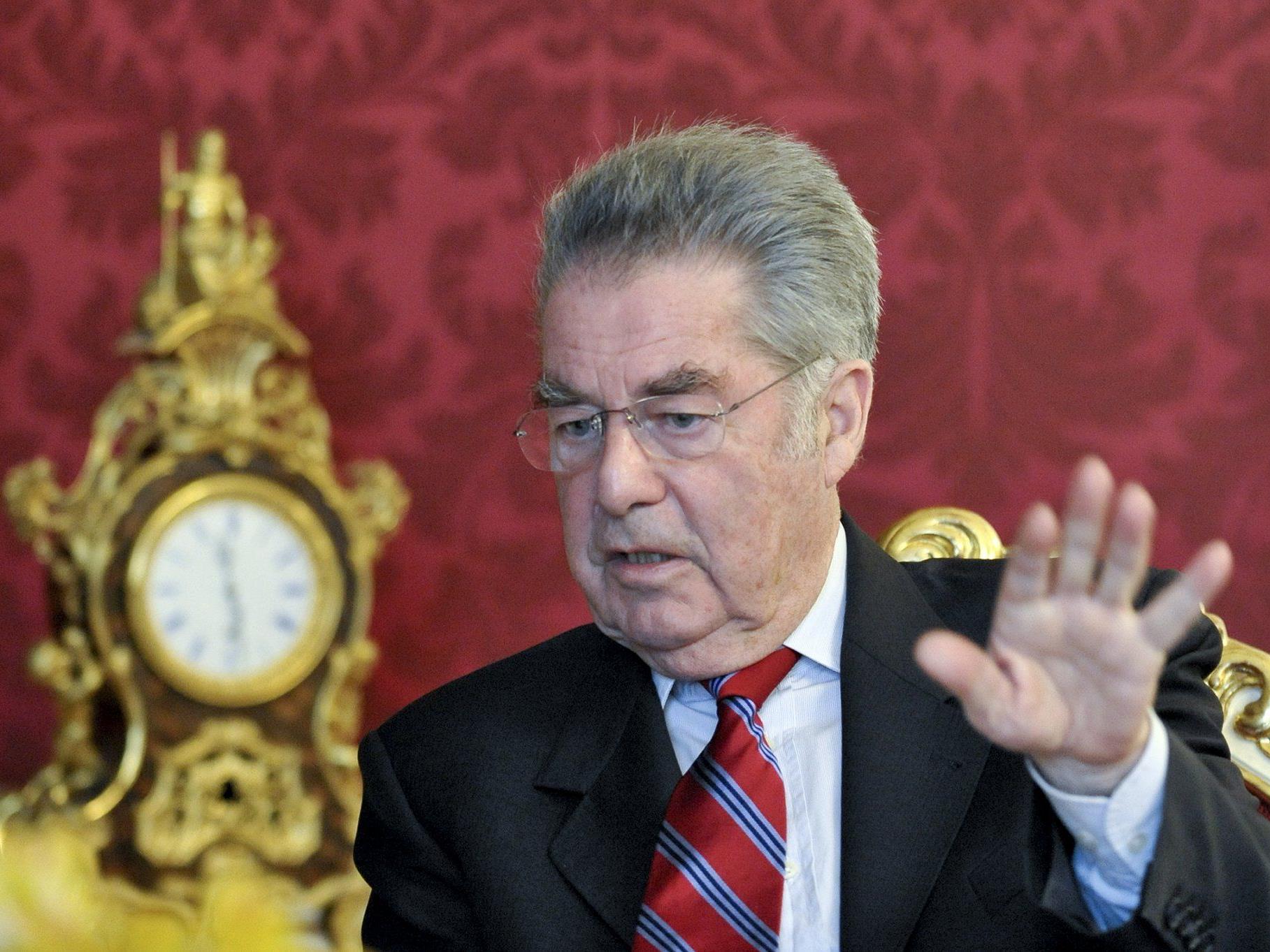Das Maß ist voll: Bundespräsident Heinz Fischer verweigert Strache vorläufig das Ehrenzeichen.