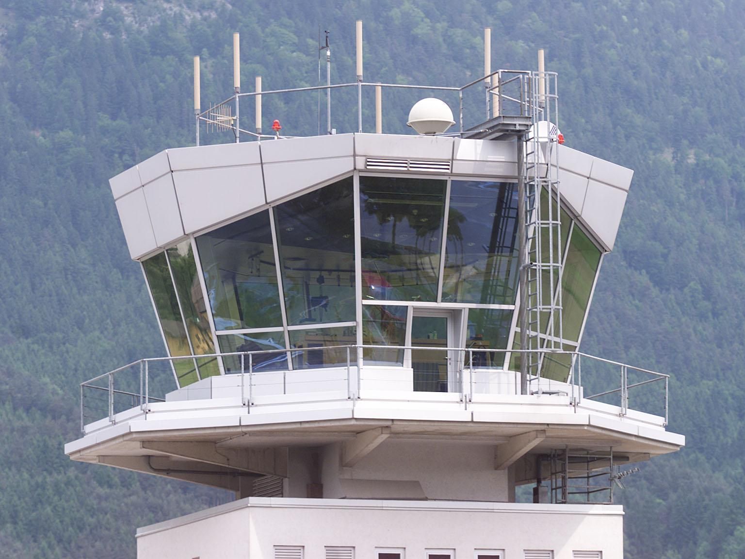 Die Regionalfuglinie mit Sitz in Innsbruck muss vorerst auf dem Boden bleiben. Die Regionalfuglinie mit Sitz in Innsbruck muss vorerst auf dem Boden bleiben.