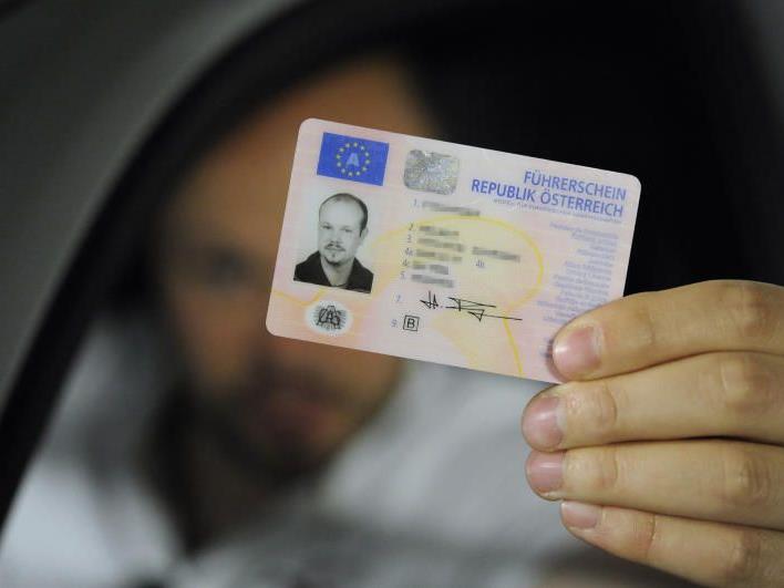Neu, praktisch und nur mehr 15 Jahre gültig: Der Scheckkarten-Führerschein