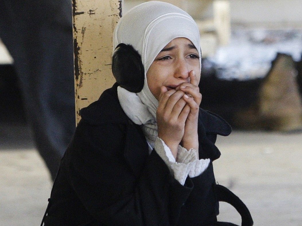 Die Elfjährige Hana Abbas Lazim trauert um ihren Vater, der beim Bombananschlag in Sadr City starb. Die Elfjährige Hana Abbas Lazim trauert um ihren Vater, der beim Bombananschlag in Sadr City starb.