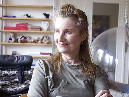 Elfriede Jelinek fordert eien öffentliche Entschuldigung der UNESCO-Kommission. Elfriede Jelinek fordert eien öffentliche Entschuldigung der UNESCO-Kommission.