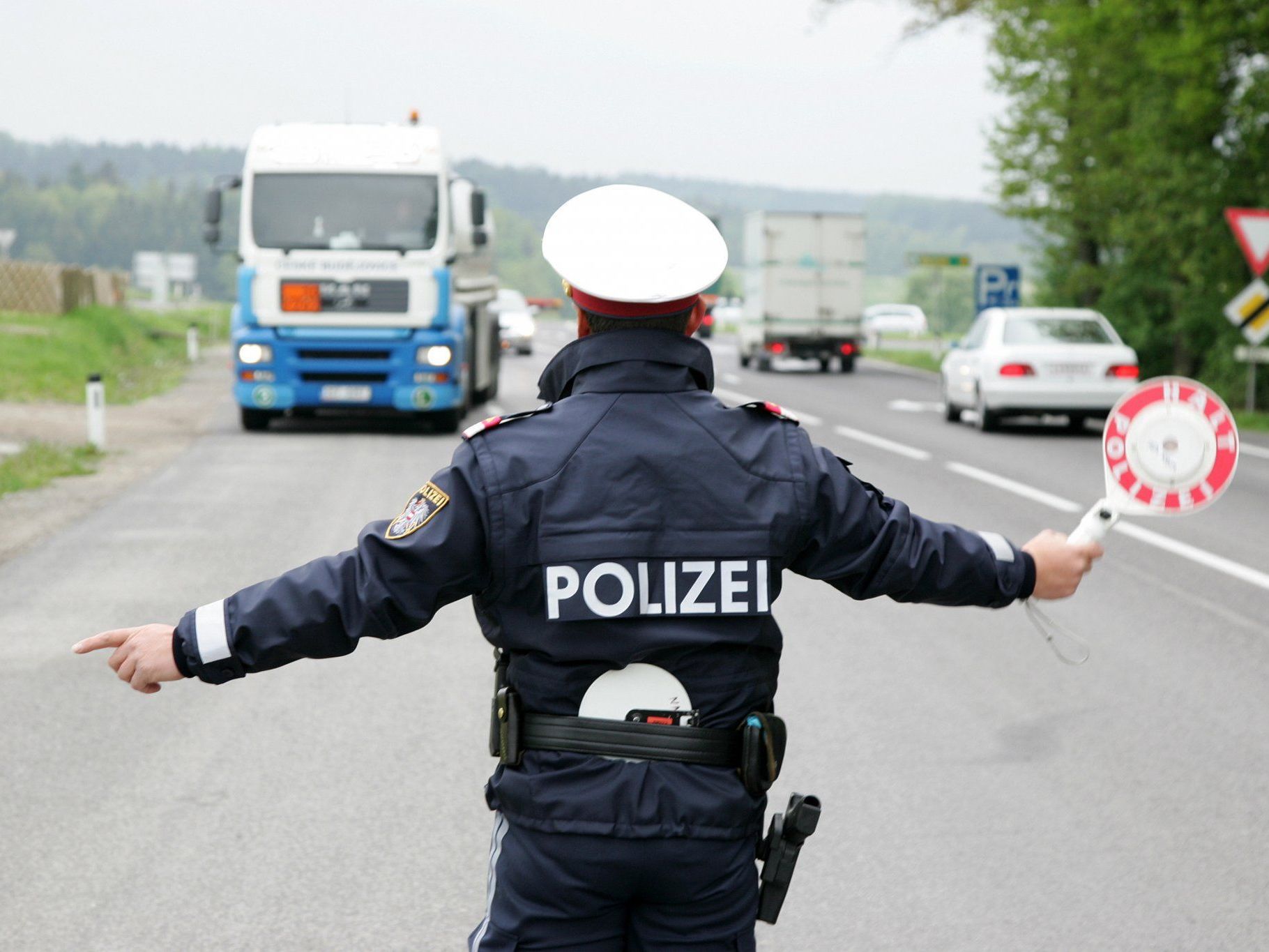 Im Burgenland wurden rund 40 Schwerfahrzeuge überprüft - es hagelte 88 Anzeigen Im Burgenland wurden rund 40 Schwerfahrzeuge überprüft - es hagelte 88 Anzeigen
