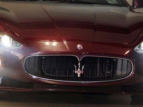 Bub war mit Papas Maserati unterwegs.