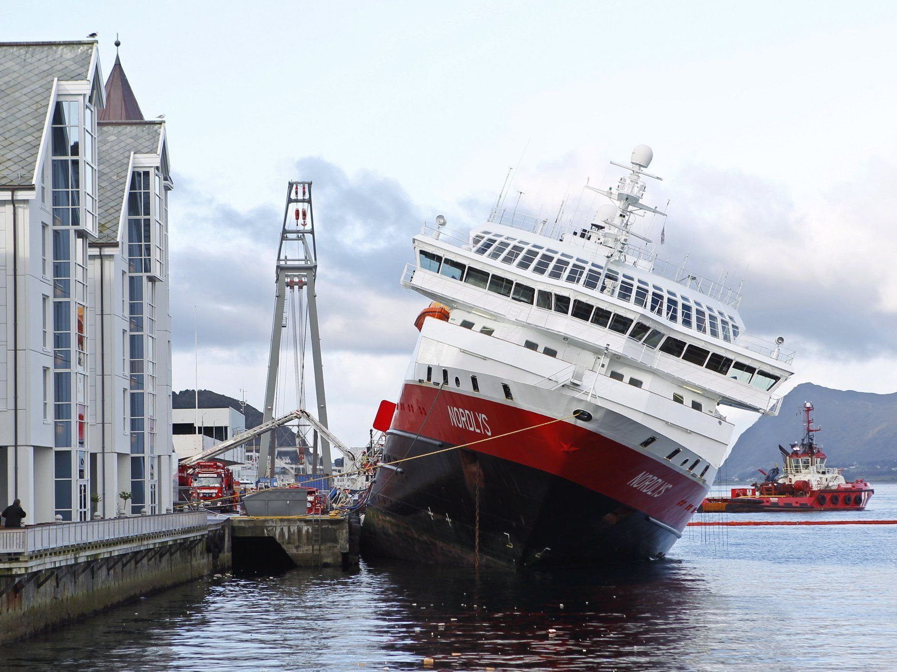 Havariertes Schiff in Norwegen: Die "Nordlys". Havariertes Schiff in Norwegen: Die "Nordlys".