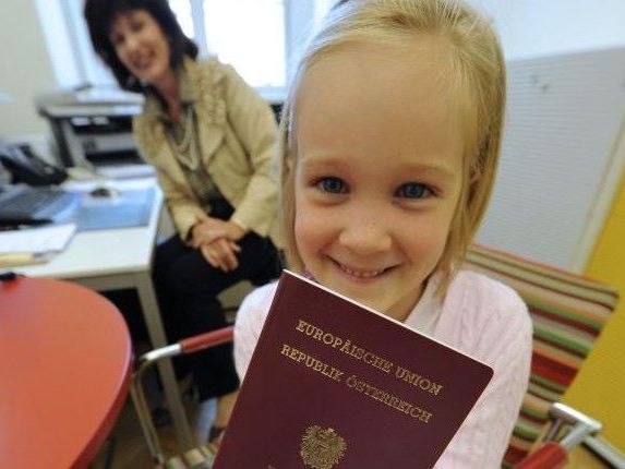 Eintragungen von Kindern im Reisepass der Eltern ab Juni 2012 ungültig – Gültiges Reisedokument auch im Schengen-Raum nötig Eintragungen von Kindern im Reisepass der Eltern ab Juni 2012 ungültig – Gültiges Reisedokument auch im Schengen-Raum nötig