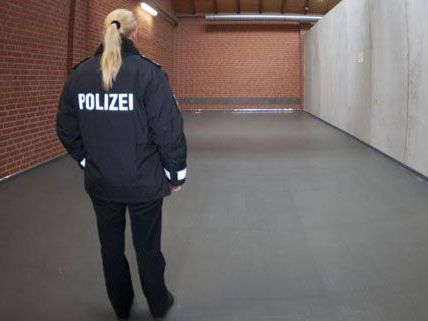 Polizistinnen laufen in Sachen Gleichberechtigung noch immer gegen eine Wand. Polizistinnen laufen in Sachen Gleichberechtigung noch immer gegen eine Wand.