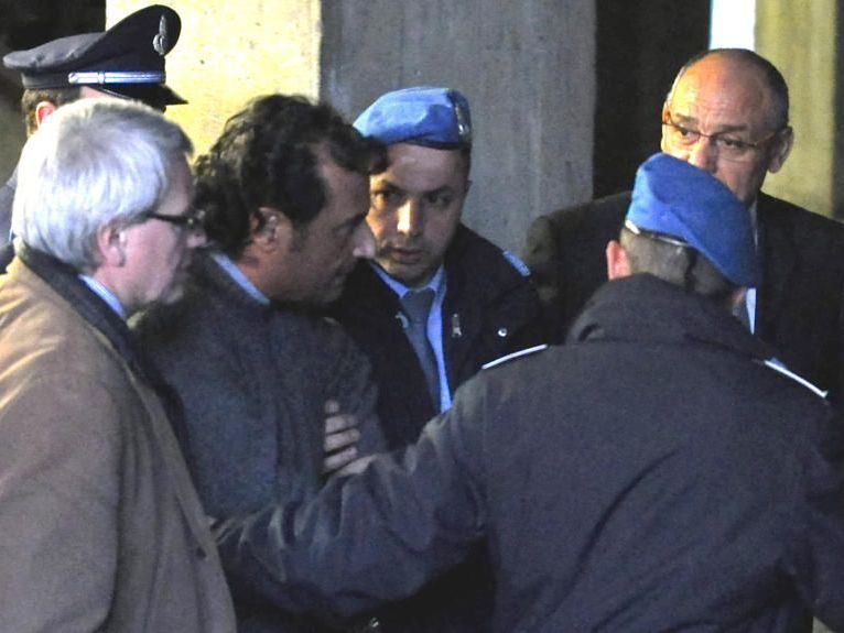 Schettino "hat uns belogen", sagte der Geschäftsführer von Costa Crociere, Pierluigi Foschi. Schettino "hat uns belogen", sagte der Geschäftsführer von Costa Crociere, Pierluigi Foschi.