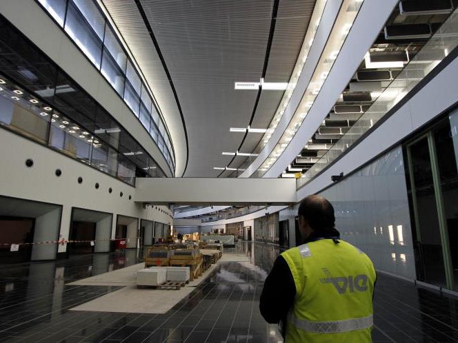 Zu 95 Prozent fertig ist das Skylink-Terminal am Flughafen Schwechat. Jetzt will ein Saboteur die Eröffnung verhindern.