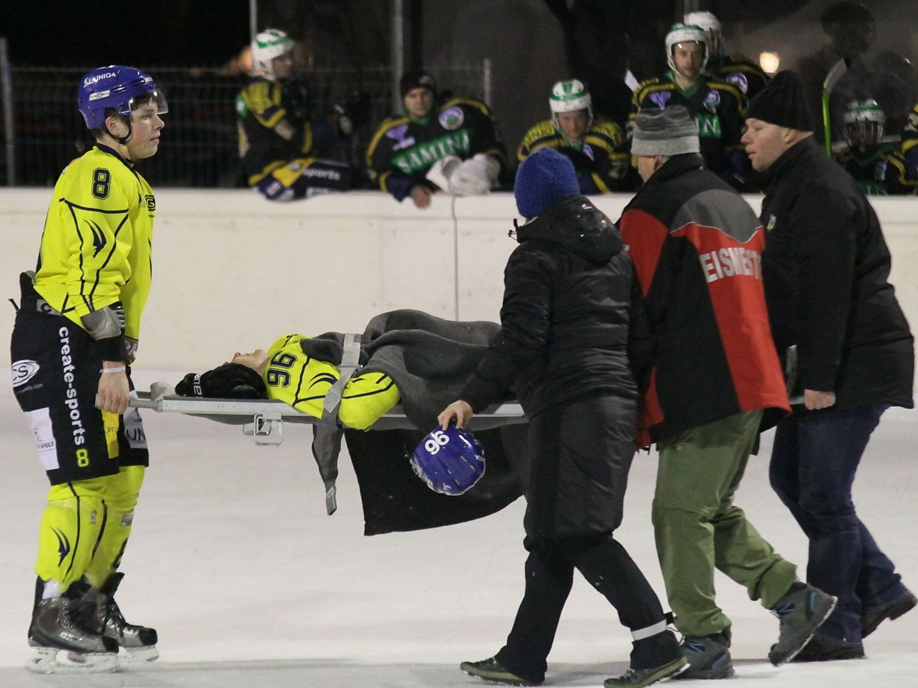 Patrick Kalb musste mit dem Rettungswagen ins Spital eingeliefert werden. Patrick Kalb musste mit dem Rettungswagen ins Spital eingeliefert werden.