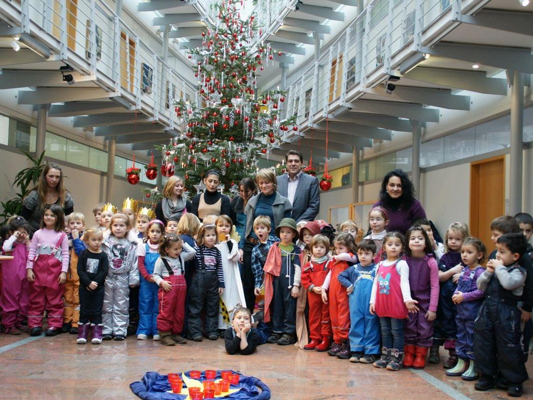 Die Kindergärtler von Kunterbunt am See gaben ein kleines Weihnachtskonzert.