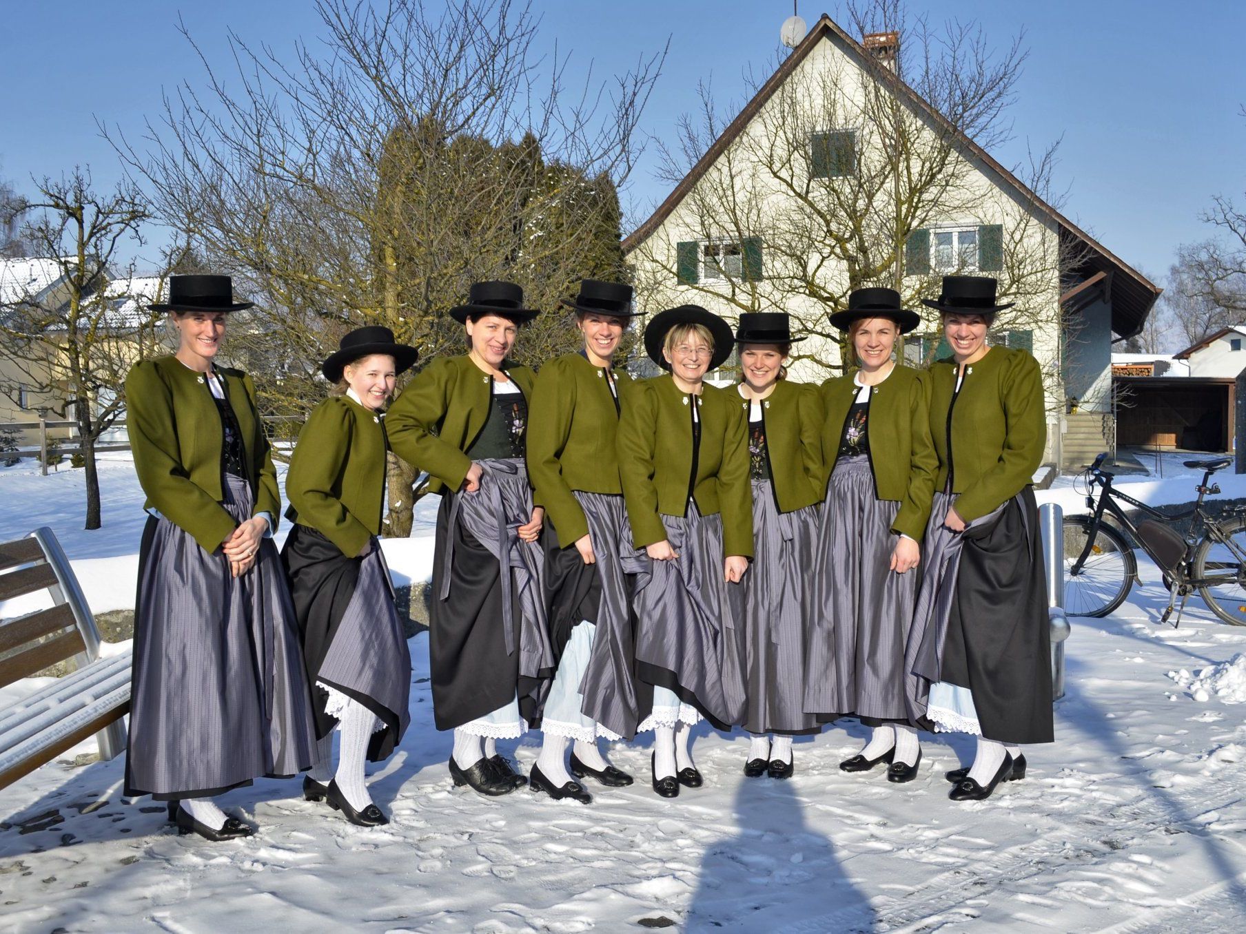 Die Musikantinnen des Musikvereins Harmonie Meiningen in ihrer neuen Tracht. Die Musikantinnen des Musikvereins Harmonie Meiningen in ihrer neuen Tracht.