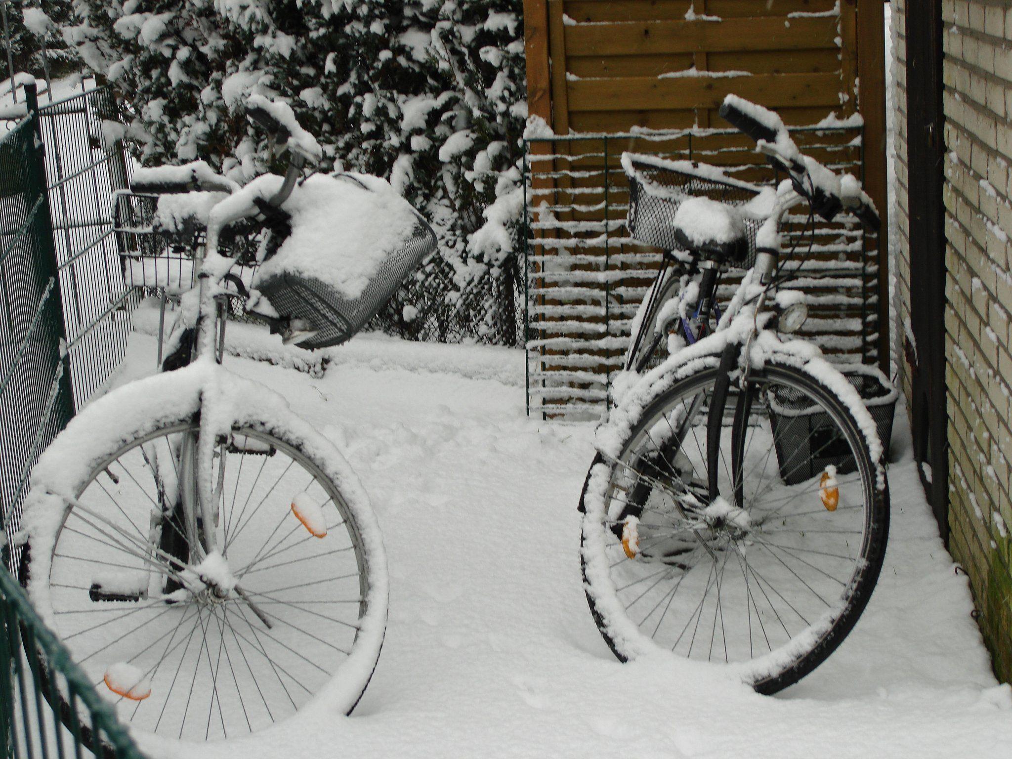 Der Schnee geht noch ab, ansonsten ist der Winter als natürlicher Feind des Radfahrers voll da