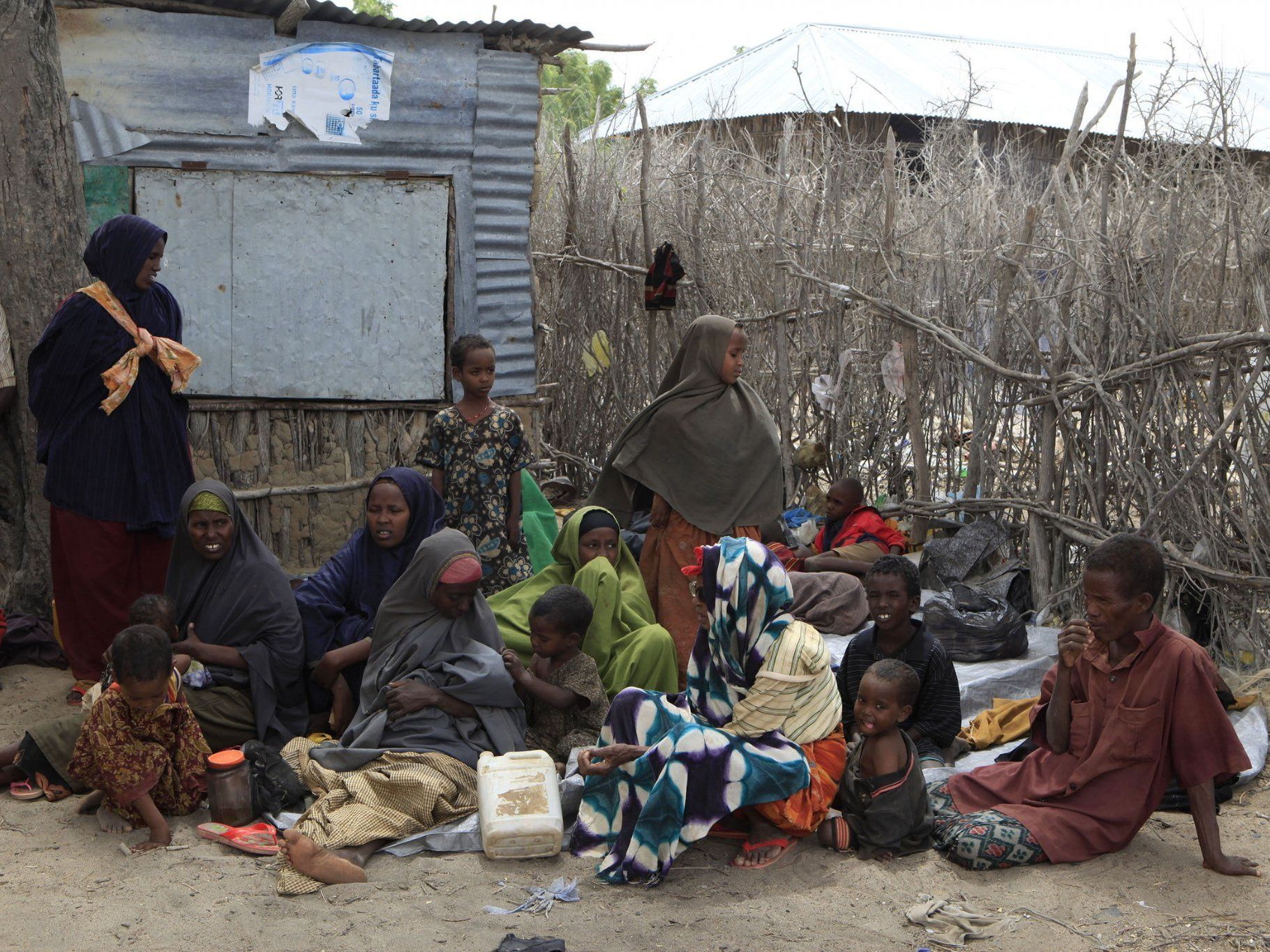 Tausende von Menschen in Afrika müssen weiterhin gegen die Hungerkatastrophe kämpfen. Tausende von Menschen in Afrika müssen weiterhin gegen die Hungerkatastrophe kämpfen.
