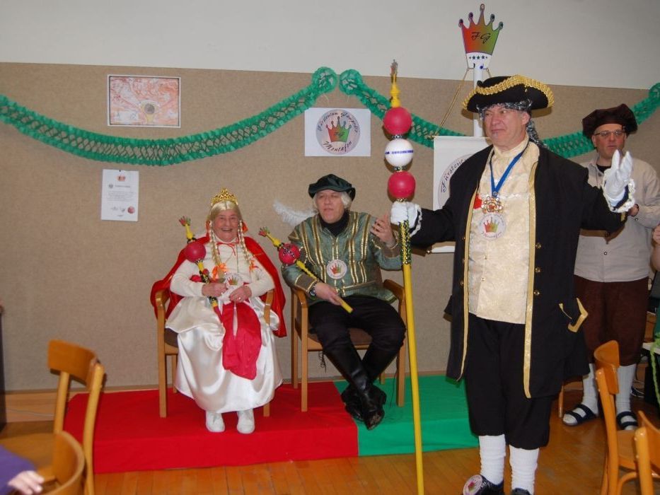 Fürst und Fürstin eröffneten den Gamprätzer Faschingsball. Fürst und Fürstin eröffneten den Gamprätzer Faschingsball.