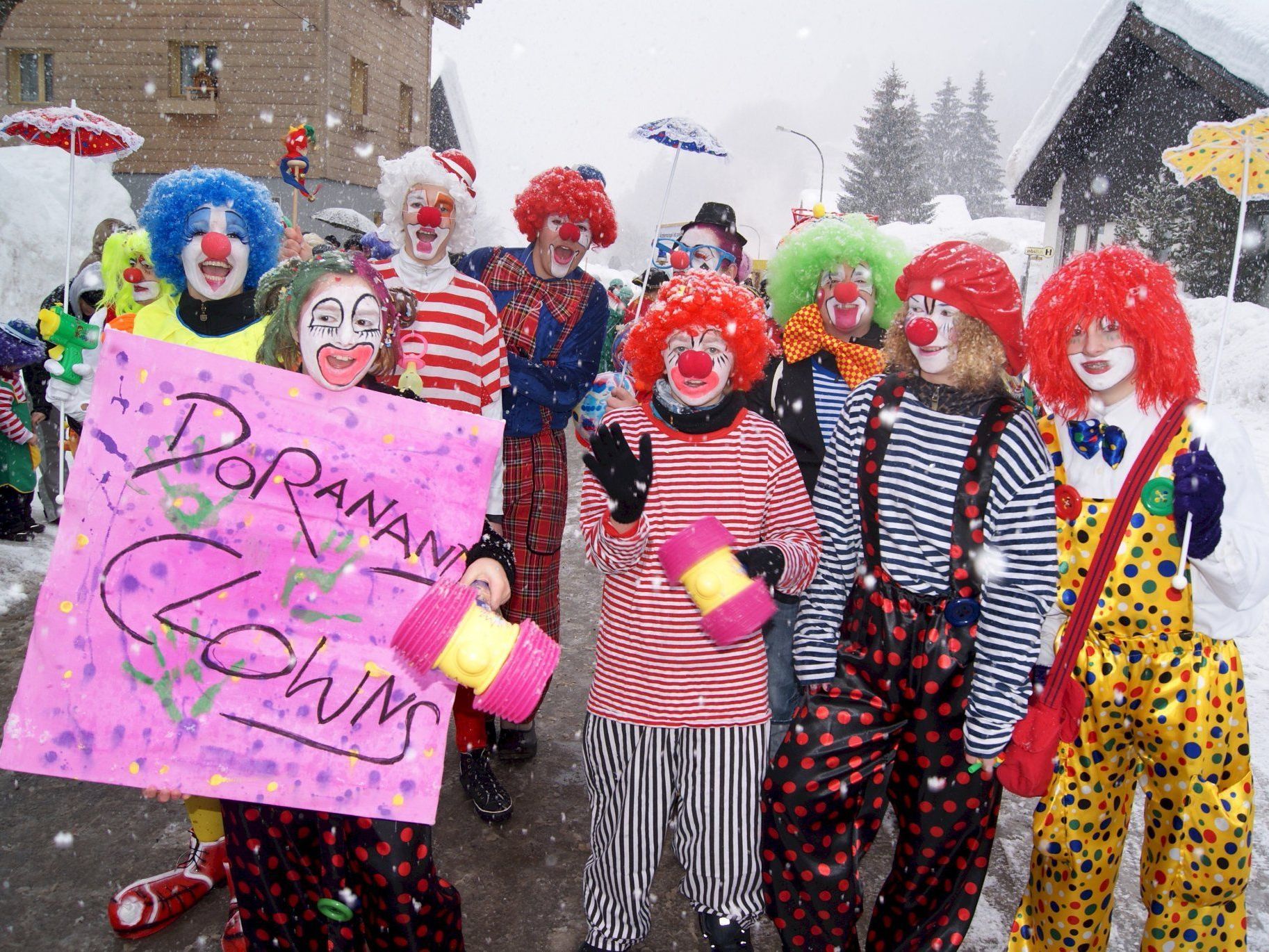 Die Clowns von Doranand sorgten für ordentlichen Wirbel. Die Clowns von Doranand sorgten für ordentlichen Wirbel.