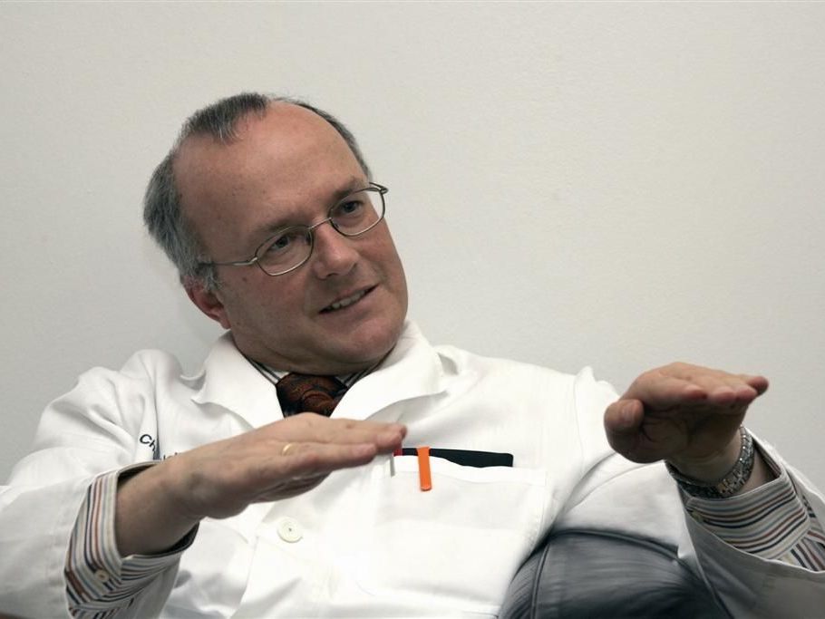 Prim. Dr. Reinhard Haller in aktion Prim. Dr. Reinhard Haller in aktion