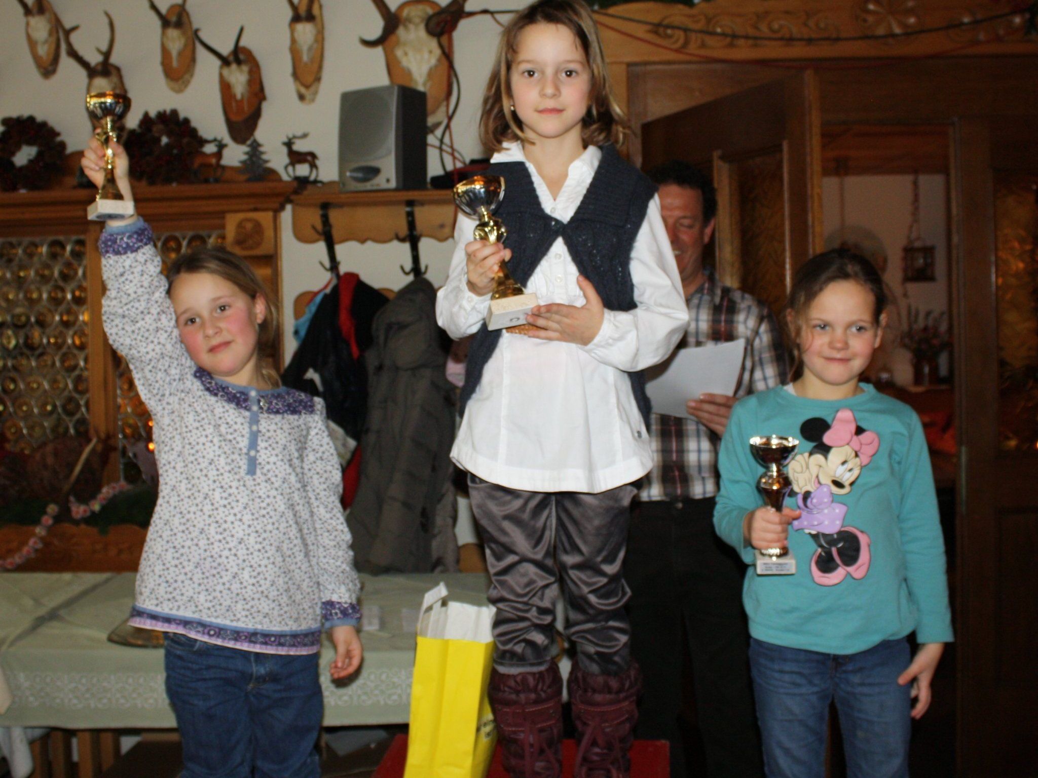 Emma, Theresa und Luisa freuten sich riesig über die ersten Plätze in der Gruppe Bambini 2 Emma, Theresa und Luisa freuten sich riesig über die ersten Plätze in der Gruppe Bambini 2