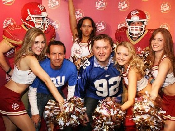 2500 Football-Fans feierten auf der Super Bowl Party im Hotel Marriott.