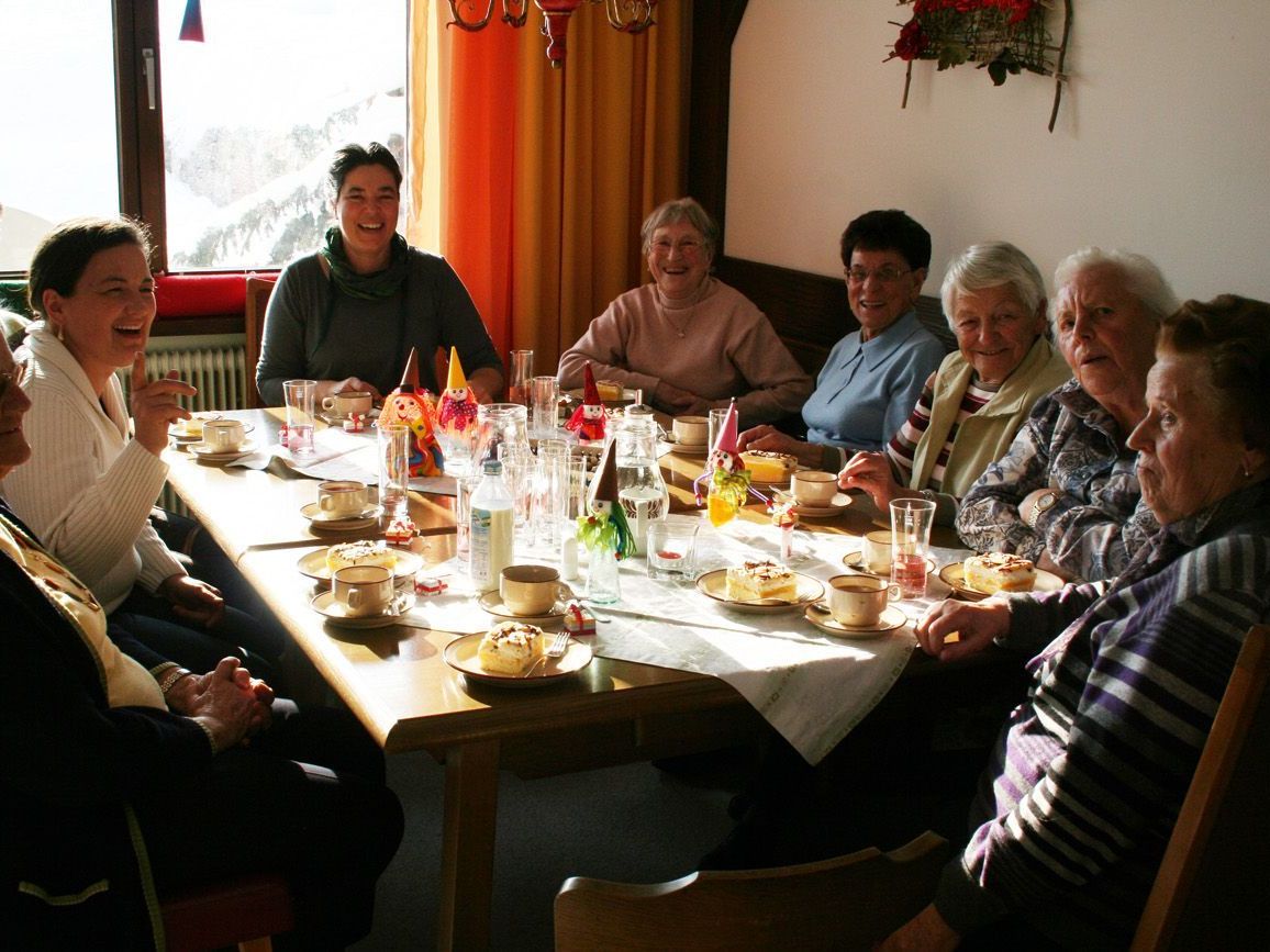 „Wir kommen gerne hierher“, sind sich die Seniorinnen des Seniorentreffs einig. „Wir kommen gerne hierher“, sind sich die Seniorinnen des Seniorentreffs einig.